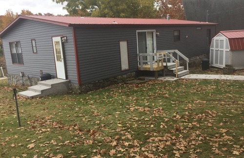 Grove Cottage | 3BR/2BA Lake Front Property For Rent With Lake Dock, RV & Boat Charging Stations