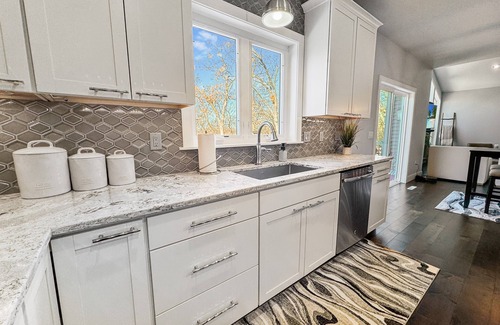 Madison House | 3BR/3BA Home | Dual Living Spaces