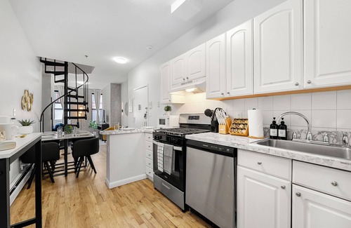 Hoboken Apartment | 3Br 3Ba Old NY Charm Modern Luxe Sleeps up to 12 Min to NYC Walkable