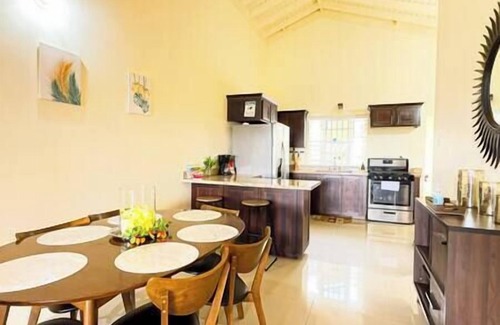 Falmouth Bed & Breakfast | 3BR/3BA*Paradise*Beach*BBQ*Gym*Pool*Free Breakfast