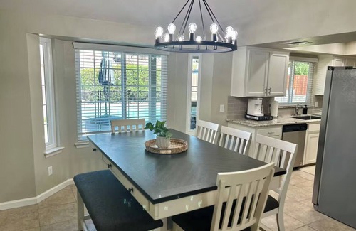 Fresno House | 3BR/3BA, Pool, Daybed, Outdoor BA/Shower & Netflix