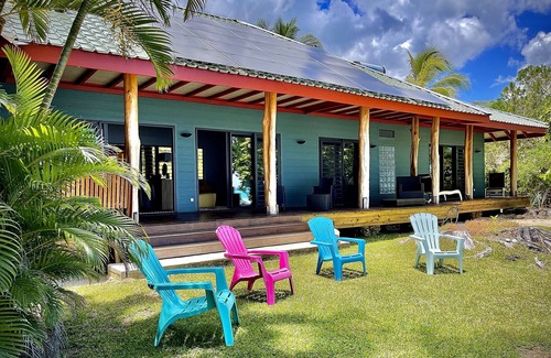 Maharepa Villa | 3BR 3BA private beach Villa w/kayaks +1-acre-tropical garden