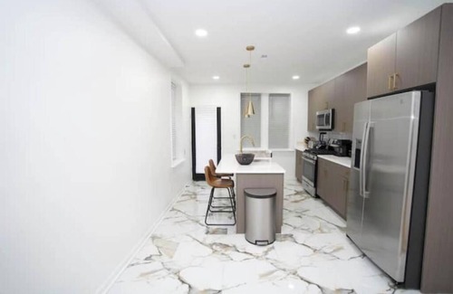 Newbold House | 3BR/3Bath Bi-Level Apt near CHOP