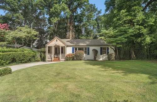 Briarcliff Heights House | 3BR Cozy Home <1 mile away from CHOA with Pets allowed and large deck