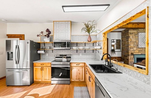 Newport House | 3BR Family Getaway on Goat Farm w 100 yr Old Barn