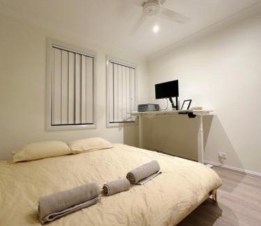 Stanhope Gardens House | 3BR family home, townhouse with free community pool and tennis court access