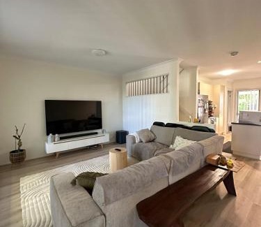 Stanhope Gardens House | 3BR family home, townhouse with free community pool and tennis court access