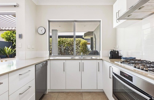 North Fremantle House | 3BR Family Retreat, 7 min Walk to Beach & Cafes