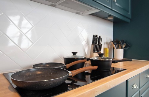 Norwich House | 3BR Georgian Home | BBQ Garden | Parking | Central