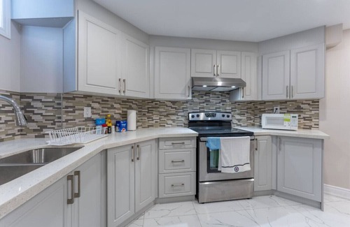 Brampton Apartment | 3BR Hideout Basement w/King Bed & Free Parking!