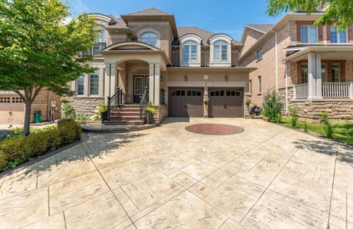 Brampton Apartment | 3BR Hideout Basement w/King Bed & Free Parking!