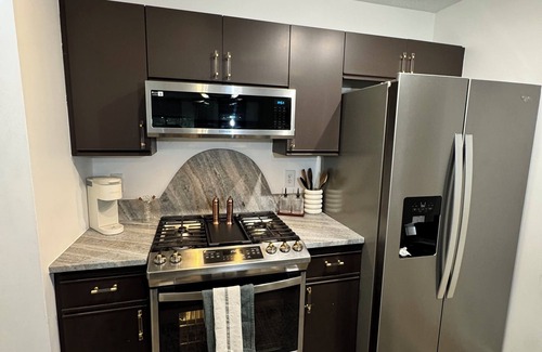 Hilliard Condo | 3BR Hilliard Luxury Condo: 5min Walk to Target, 10min Walmart, 10min Drive OSU!