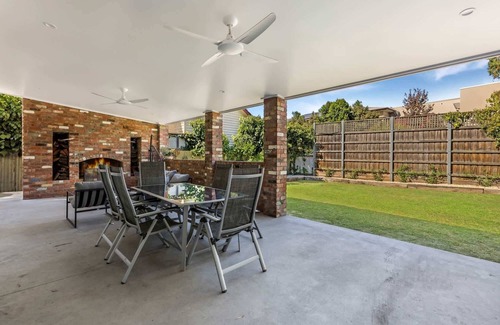 East Bendigo House | 3BR Home 1km From Bendigo's CBD