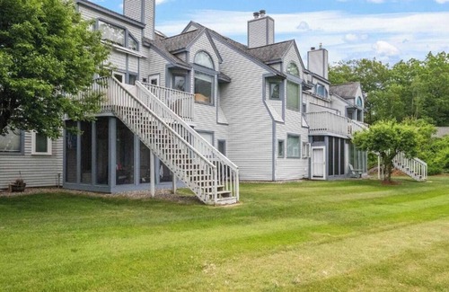 Laconia Apartment | 3BR Lake Winnipesaukee Condo with Sandy Beach