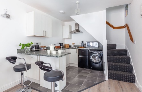 Crantock Apartment | 3BR maisonetter sleeps 5 in the heart of Crantock, 5 mins walk to beach