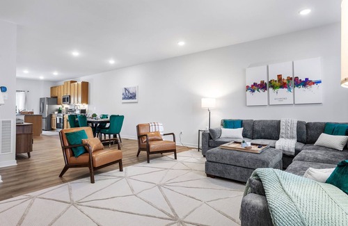 Midlothian House | 3BR Midterm Luxury in Walkable Neighborhood - Brand New Design