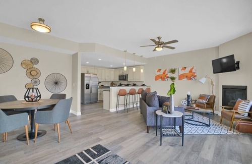 Northgate House | 3BR Modern Haven, Work, Play & Relax