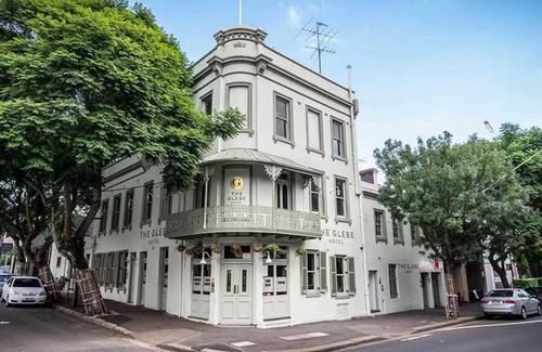 Glebe House | 3BR Retro Escape ICC & Darling Harbour