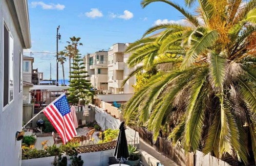 Mission Beach Apartment | 3BR Steps to Sand Ocean Breeze