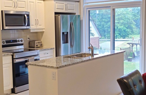 Midland House | 3BR Townhome – Wright Dr Midland Near Little Lake