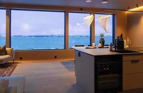 Tromso House | 3BR Villa Stunning View