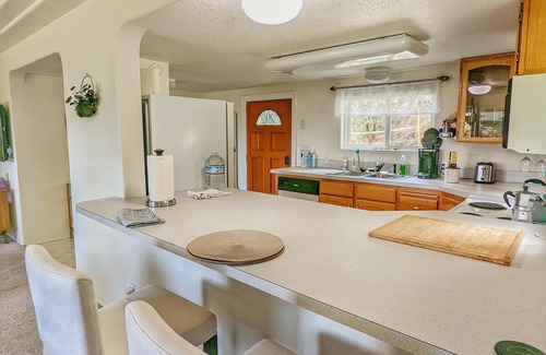 Shelton House | 3br w/beach access, large garden, beautiful views