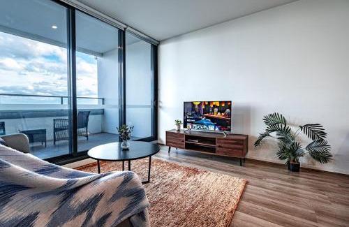 Footscray Apartment | 3br2ba Apt In Footscarypoolcar Parkwifi