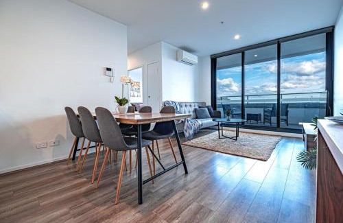Footscray Apartment | 3br2ba Apt In Footscarypoolcar Parkwifi
