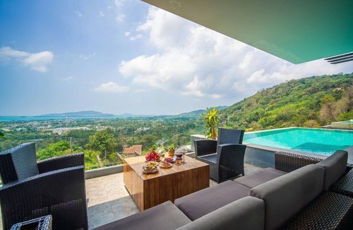 Chalong Villa | ✨️3BR3B Seaview!Infinity pool!Chef Kitchn! Maid!Concierge! 3 avail for groups!