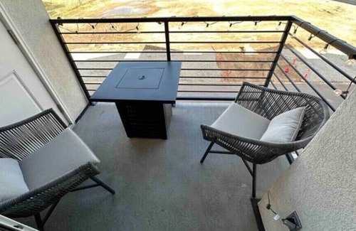 River Heights Condo | 3rd floor condo in Providencenn