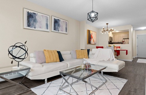 Northeast Edmonton Apartment | 3rd Floor View With Balcony Facing Green Field. Slps 5. Spacious and Stunning