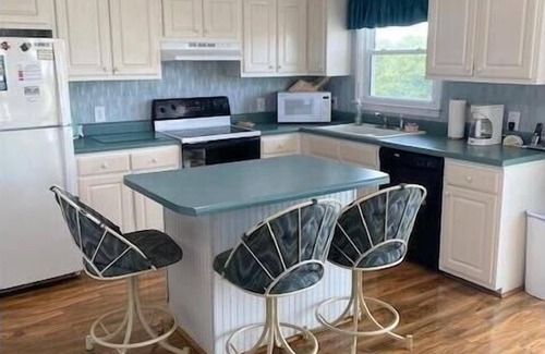 The Point Cottage | 3rd row home with PRIVATE POOL AND TIKI BAR