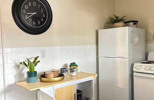 Williamsport Apartment | "3Thirty2" - near IPT, 10min to LLW Series-AC/off street parking