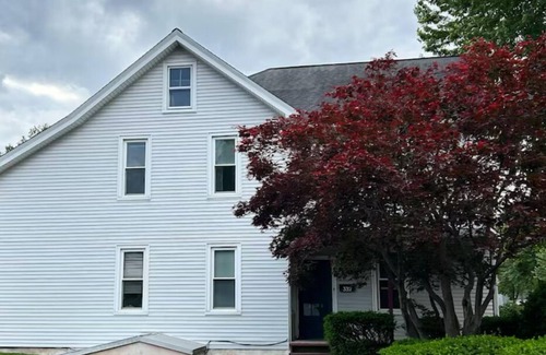 Williamsport Apartment | "3Thirty2" - near IPT, 10min to LLW Series-AC/off street parking