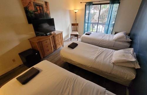 Beverly Hills Apartment | 3xGuests Unit with AC and WiFi in Beverly Hills