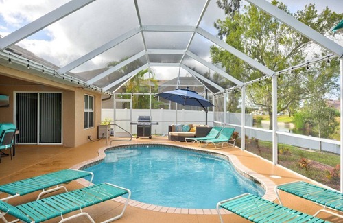 Jacarandas House | 4/2 Heated Pool Home Turquoise Anchor Sleeps 10 Near Downtown Ft. Myers