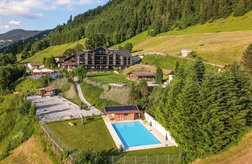 Alpendorf Apartment | 4 - 5 Bed Studio Standard without Balcony