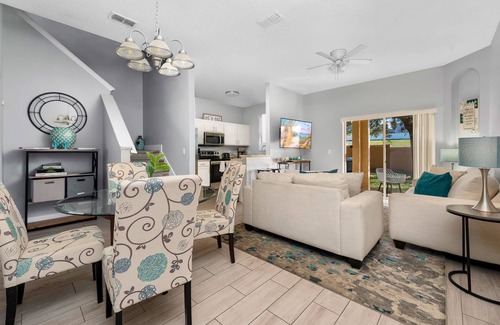 Regal Palms House | 4 BD + Lazy River + Resort + Arcade! + Tiki Bar