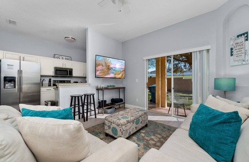 Regal Palms House | 4 BD + Lazy River + Resort + Arcade! + Tiki Bar