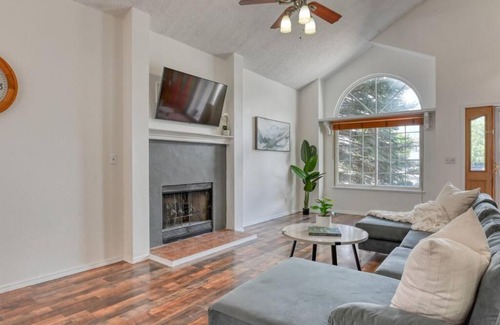 Colorado Springs House | 4 Bdrms, fenced back yard, Pool Table and Mtn Views