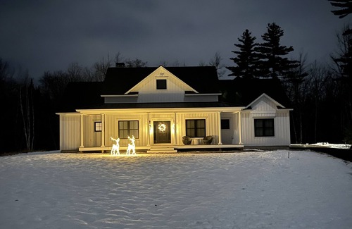 North Conway House | 4 bed, 3.5 bath house with a 3 car garage, steam shower and fireplace! NO PETS!