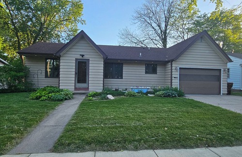 Ames House | 4- bed 3-bath w/private HOT TUB