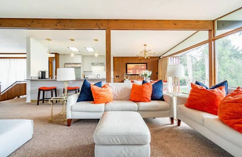 Riverview Estates House | 4 bed 3 bath Waterfront Home by Ralph Twitchell