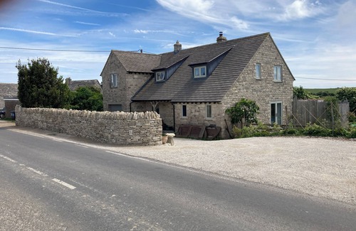 Langton Matravers House | 4 Bed, 4 Bathroom Coastal Views Spacious living area