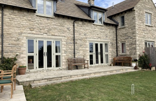 Langton Matravers House | 4 Bed, 4 Bathroom Coastal Views Spacious living area