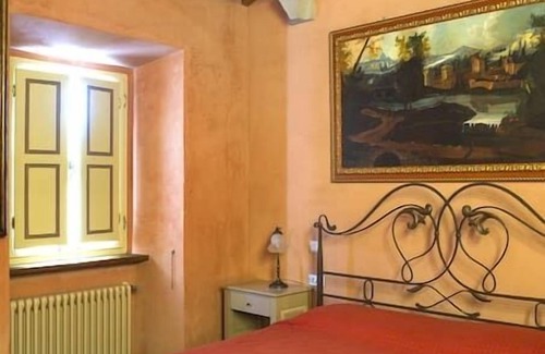 Pontremoli Other | 4 bed apartment with pool