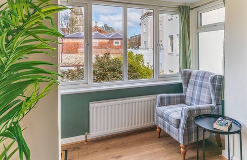 Winchester House | 4 Bed City House With Private Garden and Parking