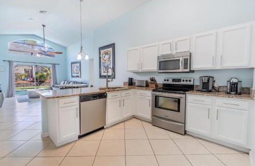Lake Berkley House | 4-Bed Home Near Disney Private Pool