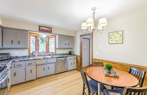 Plymouth House | 4 Bed home near downtown Minneapolis/airport, Views, Near MOA/MSP, quiet area