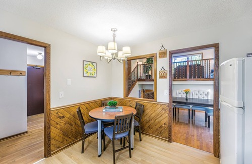 Plymouth House | 4 Bed home near downtown Minneapolis/airport, Views, Near MOA/MSP, quiet area